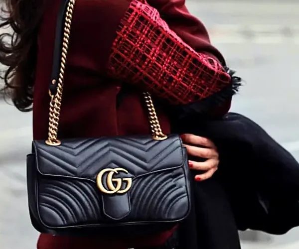 Carrying a black Gucci Marmont bag