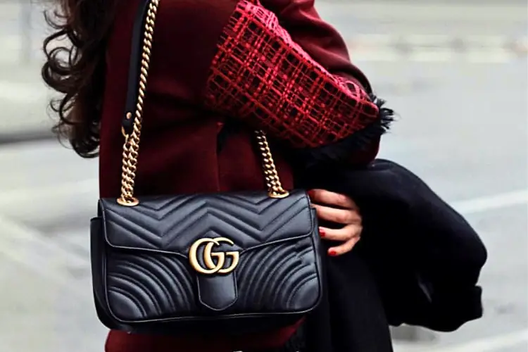 Carrying a black Gucci Marmont bag