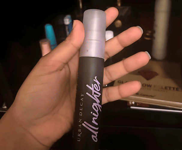Fixing spray for makeup