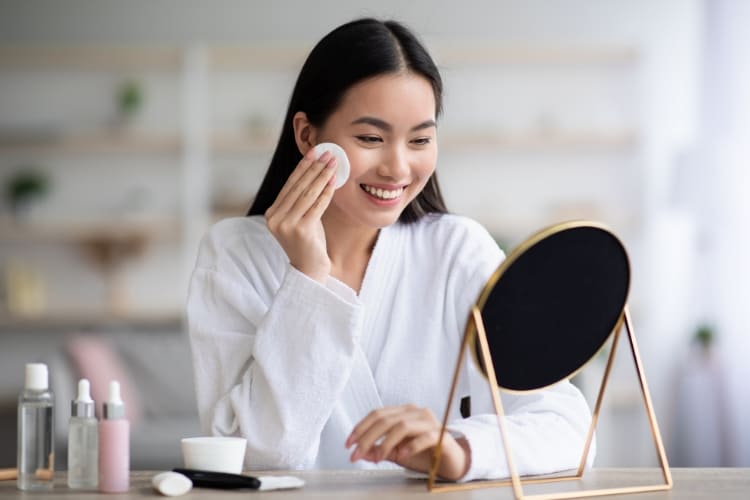 What does facial toner do for your skin?
